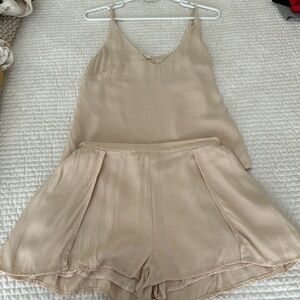 Set (top and bottom)